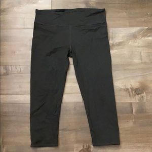 FABLETICS: Heather Gray Cropped Leggings